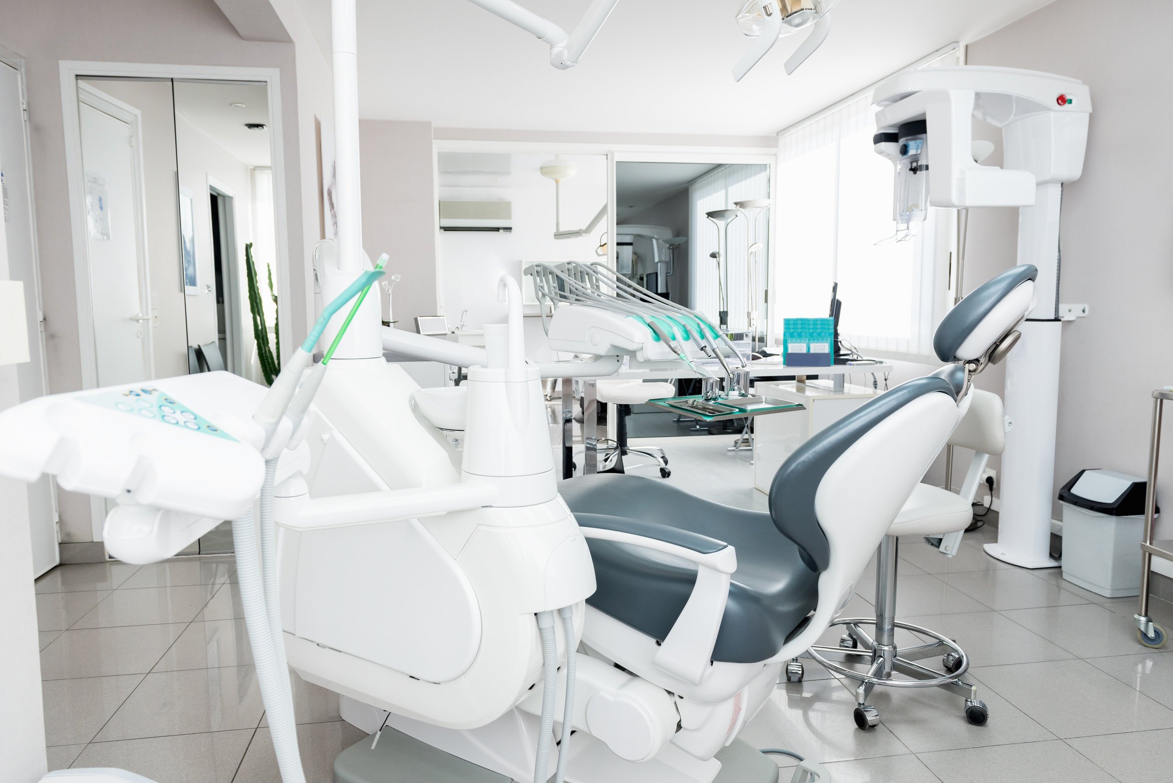 Dental cabinet & dental equipment